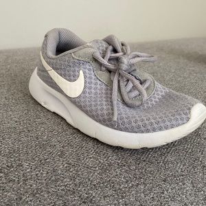 Unisex Nike Tanjun shoes